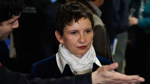 Tohá reconoce "errores" en promesa de condonar el CAE durante gobierno de Boric La exministra reconoció fallas en la forma en que se manejó el compromiso de condonación de la deuda estudiantil. Sus declaraciones se producen en medio del debate reabierto por los embargos a deudores del CAE.