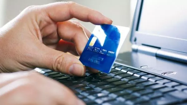 Cadem: el 83% aprueba levantar el secreto bancario sin autorización judicial El 83% aceptó levantar el secreto bancario "en casos excepcionales de operaciones sospechosas vinculadas a lavado de dinero, crimen organizado o funcionarios públicos".