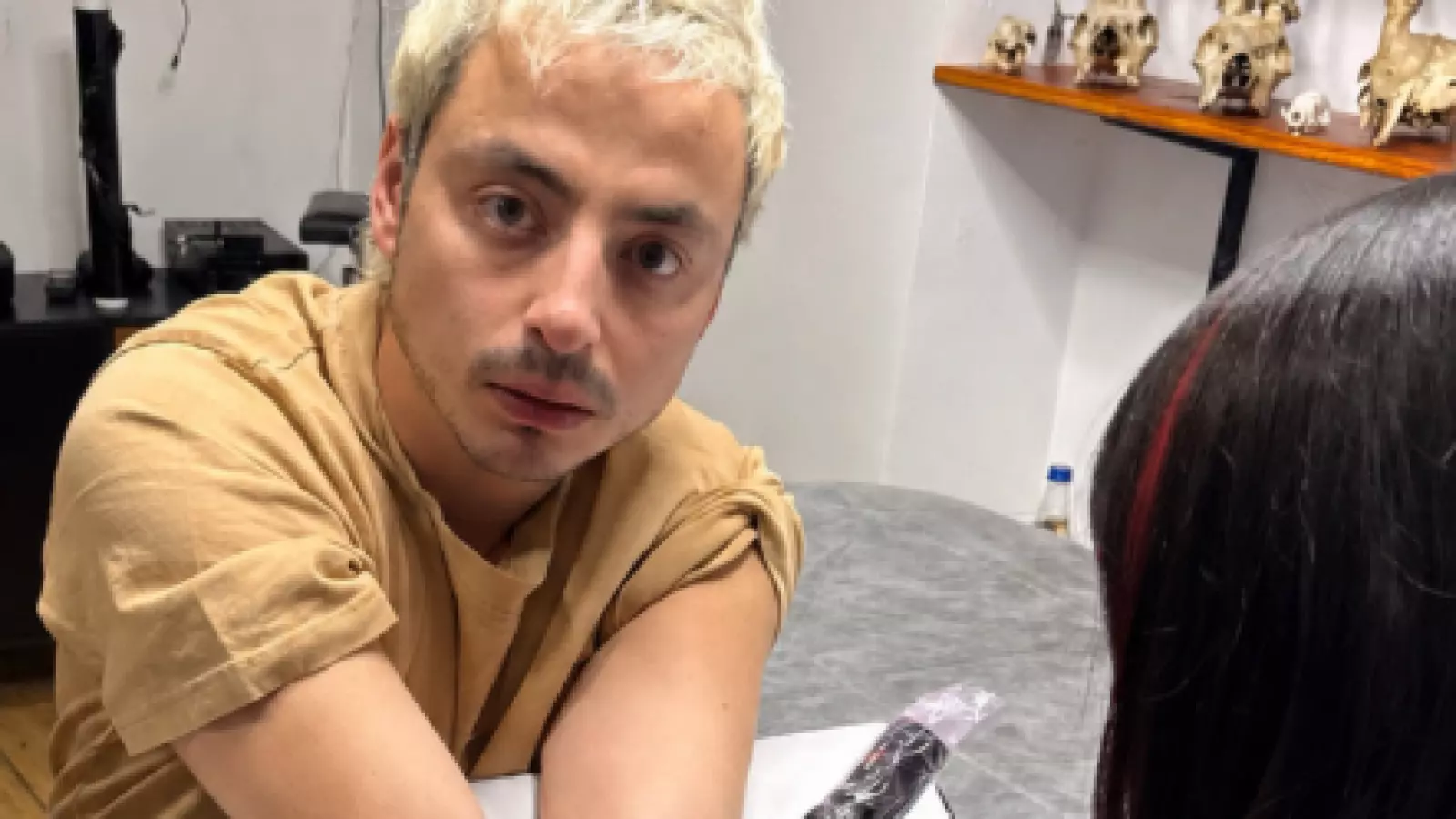 "Te caes, pero te levantas": Pollo Castillo reaparece tras embargo por el CAE con irónica foto