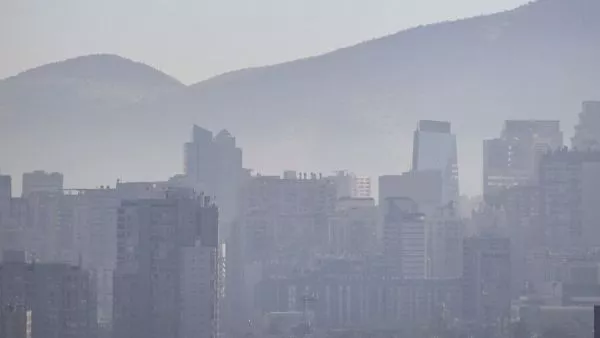 Declaran preemergencia ambiental para este domingo en la Región Metropolitana La medida fue adoptada debido a las malas condiciones de ventilación en Santiago. Autoridades llamaron a respetar las restricciones para evitar un mayor aumento de la contaminación.