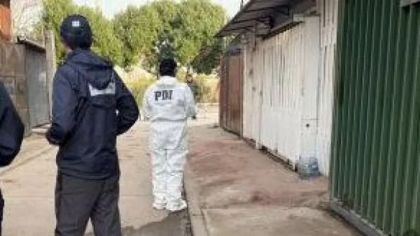 Joven muere baleada tras ataque contra su casa en Pudahuel: investigan venganza tras discusión en la calle La pareja de la víctima también fue herida producto del baleo registrado la tarde de este sábado.