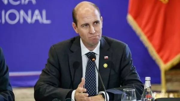 Gobierno da urgencia a proyectos que fortalecen Carabineros en medio de polémica por Ley Nain-Retamal El anuncio del ministro Arrau forma parte de la propuesta realizada por RN para una versión 2.0 de la Ley.