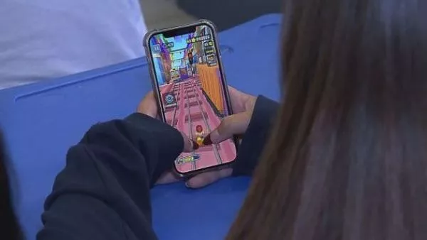 Proyecto busca establecer acceso a redes sociales con Clave Única Limitar el acceso a redes sociales para niños, niñas y adolescentes, esa es la idea de las autoridades de Gobierno. ¿Cómo se preguntará usted? mediante el uso de la Clave Única. Para esto están trabajando en una iniciativa que pretenden llevar al Congreso.