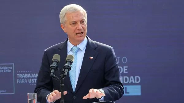 Gobierno valora acuerdo entre EE. UU. e Irán: "Constituye un avance significativo en favor de la paz" El Presidente Kast junto a Cancillería emitieron declaraciones tras el histórico entendimiento alcanzado este domingo entre Washington y Teherán.