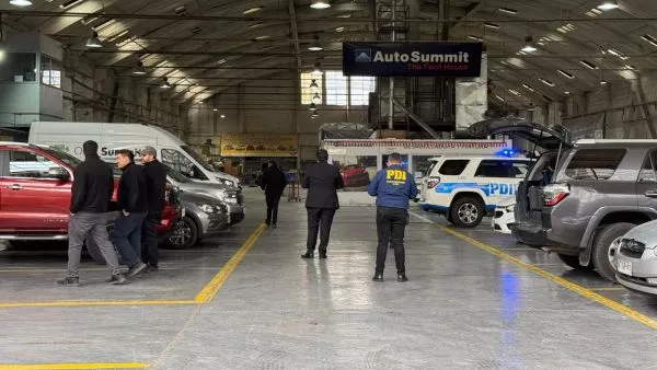 Delincuentes escapan con 17 vehículos avaluados en $800 millones desde automotora