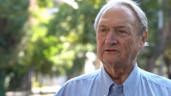 Adiós al "Gringo": murió Hans Marwitz, leyenda del relato deportivo en Chile La histórica voz del deporte chileno falleció a los 85 años, dejando un amplio legado en las comunicaciones por sus pasos en radio y televisión.