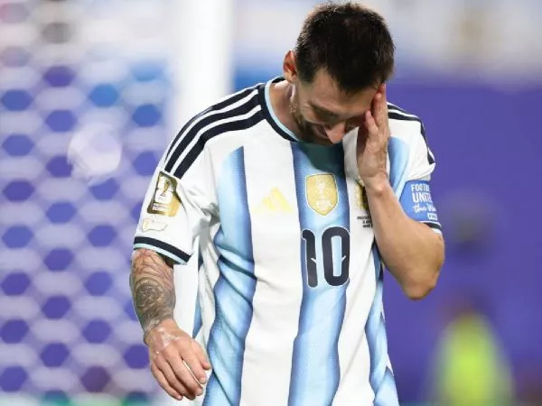 Lionel Messi emocionado tras marcarle a Argelia.