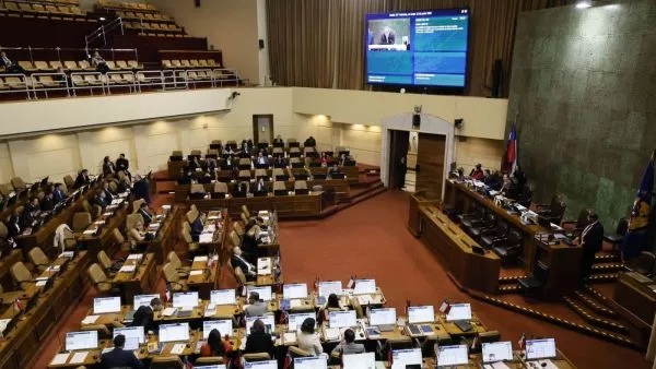Cámara aprueba proyecto para aumentar deuda fiscal en US$6.200 millones La propuesta fue respaldada por 94 votos a favor, 52 en contra y una abstención, quedando en condiciones de iniciar su segundo trámite legislativo en el Senado.