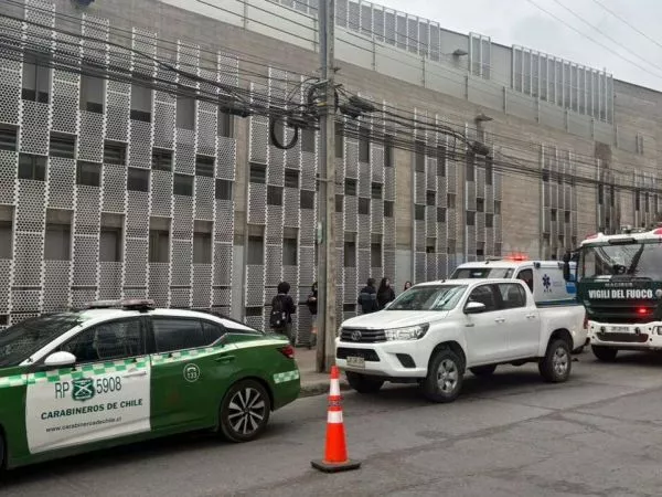 Trabajador muere tras caída de montacarga al interior de liceo en Copiapó