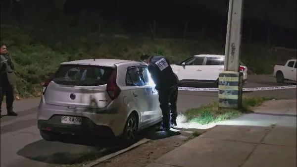 Homicidio en Puente Alto: delincuentes huyeron tras disparar a joven en la cabeza La víctima fue trasladada hasta el Hospital Sótero del Río. Sin embargo, debido a sus lesiones perdió la vida.