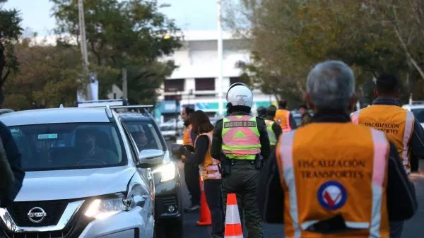 Restricción vehicular: revisa las patentes que no podrán circular este jueves 18 de junio La medida regirá de lunes a viernes, a excepción de feriados, entre las 07:30 y 21:00 horas en las calles de la provincia de Santiago y en las comunas de San Bernardo y Puente Alto.