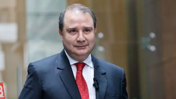 "Un dolor para el país": Sauerbaum dice que aquí hay un negocio detrás" por niños haitianos El director de Migraciones afirmó que existen indicios de un beneficio económico asociado al ingreso de menores haitianos por reunificación familiar. Además, pidió priorizar la búsqueda de los niños cuyo paradero es desconocido.
