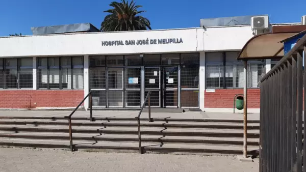 Niña de 4 años en riesgo vital tras agresión en Melipilla: apuntan a exconviviente de su madre Tras la agresión, el sujetó intentó huir del lugar. Sin embargo, fue ubicado y detenido por personal del OS9 de Carabineros en la comuna de Estación Central.