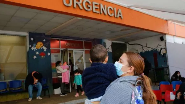 Minsal alerta alza de virus respiratorios: influenza alcanza su peak y preocupa la tipo B La autoridad sanitaria informó que más de la mitad de las muestras analizadas dieron positivo a virus respiratorios. La influenza A sigue siendo la predominante, mientras que la influenza B registra una circulación inusual para esta época del año.