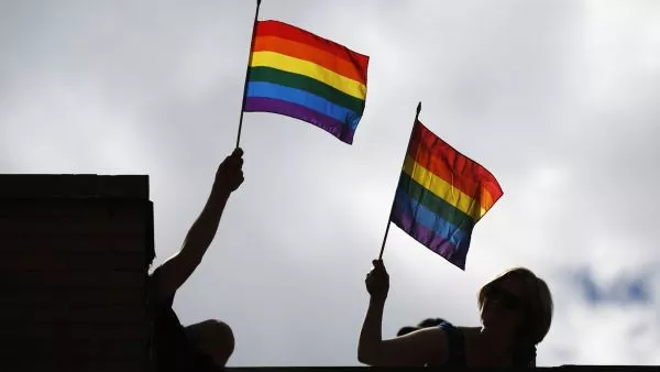 Encuesta Ipsos: aumenta percepción de discursos de odio hacia personas LGBTIQ+ La medición apuntó que el 58% de las personas está de acuerdo con una ley que sancione los discursos de odio por orientación sexual o identidad de género.