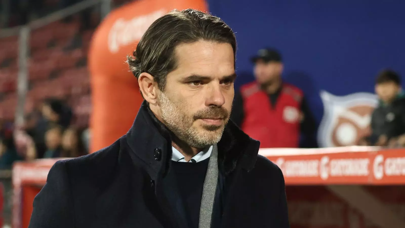 Fernando Gago dirigiendo un partido de la Universidad de Chile