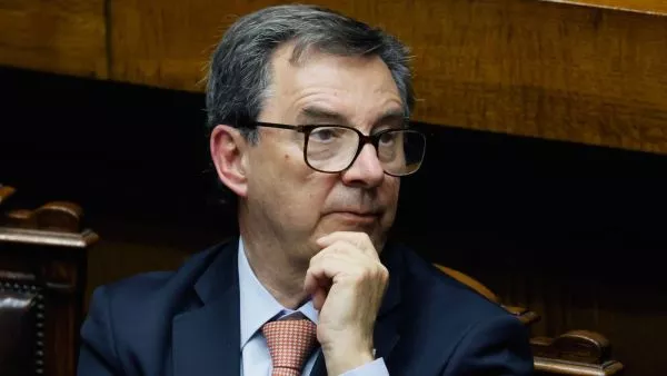 Ministro de Defensa por niños haitianos: "No hay antecedentes de que estén desaparecidos" "Pongamos la pelota en el piso", pidió el secretario de Estado, al ser consultado por el comunicado del Servicio Nacional de Migraciones sobre el eventual tráfico de menores desde Haití.