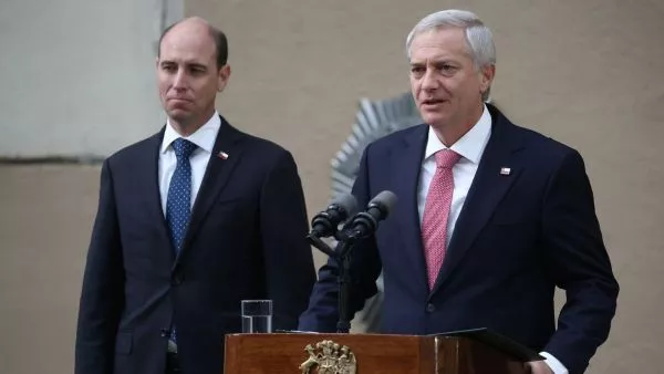 Aniversario 93 de la PDI: Presidente Kast destaca trabajo contra "el adversario implacable que es el crimen organizado" El Mandatario participó en el izamiento de la bandera institucional, destacando que el crimen organizado "cuenta con los recursos y está dispuesto a todo".