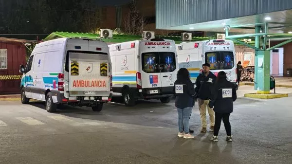 Tres menores de edad fueron baleados por desconocidos mientras compartían en una plaza en Quilicura Las víctimas fueron trasladadas hasta el Hospital San José, donde se comunicó que se encuentran fuera de riesgo vital.