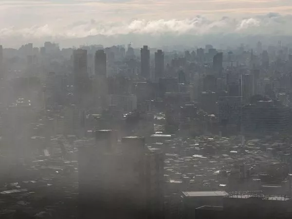 Contaminación ambiental en la ciudad.
