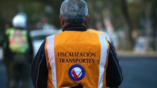 Restricción vehicular: revisa las patentes que no podrán circular este viernes 19 de junio La medida regirá de lunes a viernes, a excepción de feriados, entre las 07:30 y 21:00 horas en las calles de la provincia de Santiago y en las comunas de San Bernardo y Puente Alto.