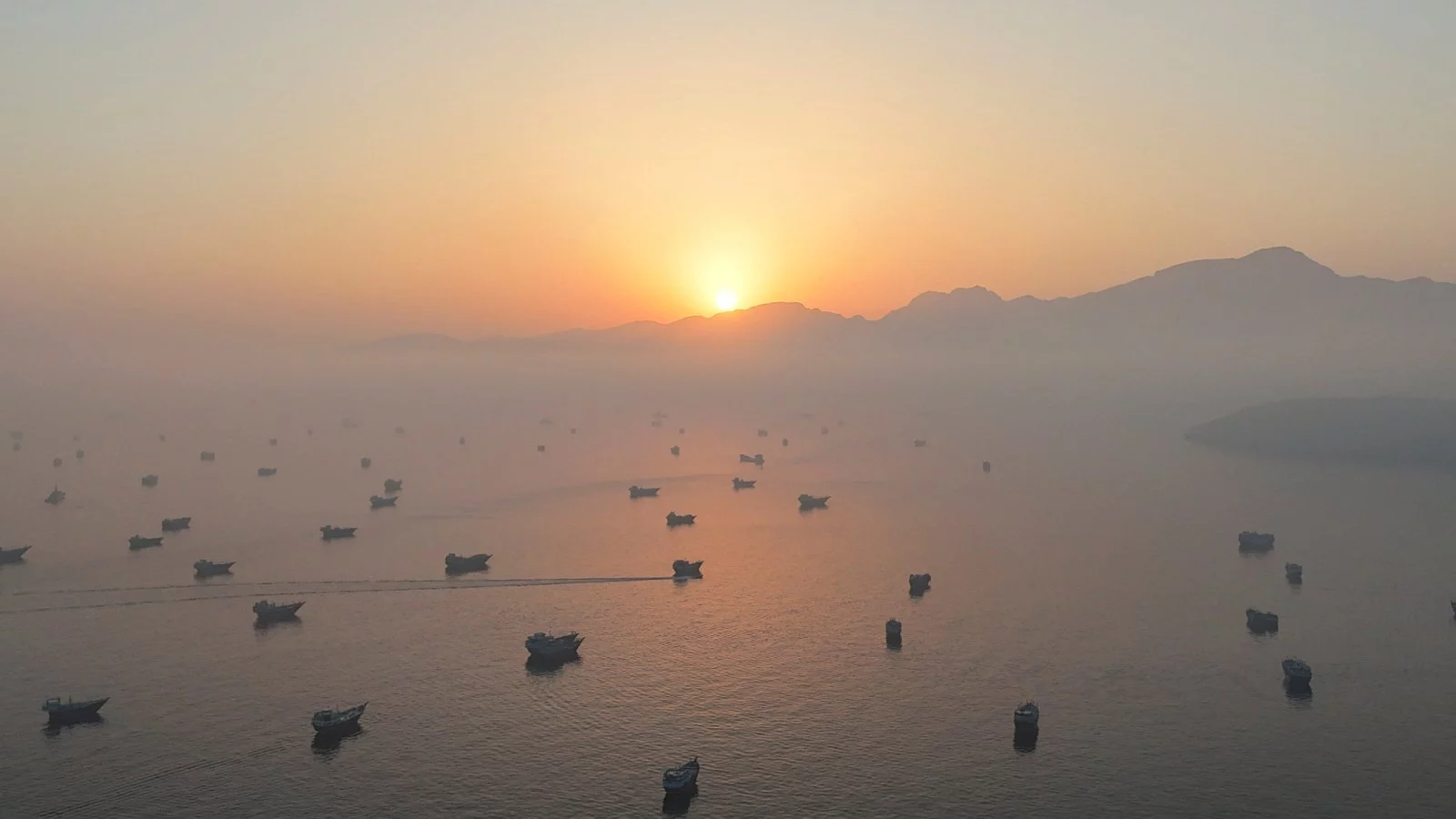 Barcos varados en el estrecho de Ormuz