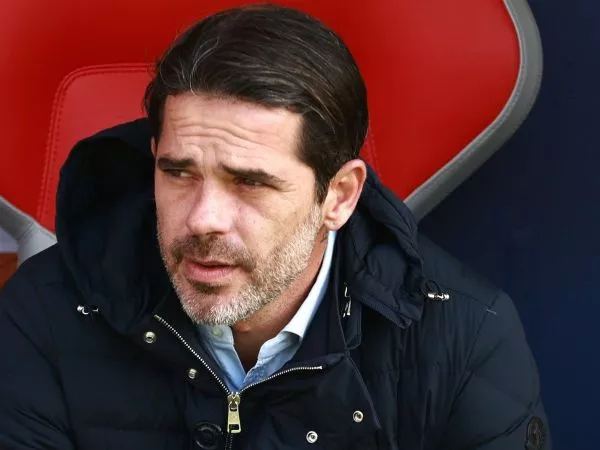 Fernando Gago dirigiendo un partido de la Universidad de Chile