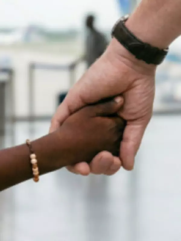 Corte de Santiago golpea la mesa por niños haitianos y exige informes en 24 horas a ministerios, servicios y PDI