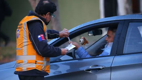 Restricción vehicular: revisa las patentes que no podrán circular este lunes 22 de junio La medida regirá de lunes a viernes, a excepción de feriados, entre las 07:30 y 21:00 horas en las calles de la provincia de Santiago y en las comunas de San Bernardo y Puente Alto.