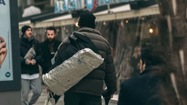 Código Azul 2026: conoce el número de teléfono para ayudar personas en situación de calle este invierno Ante la llegada del invierno y las bajas temperaturas el Plan Protege 2026 le proveerá a los afectados comida, abrigo y el traslado a un albergue habilitado.