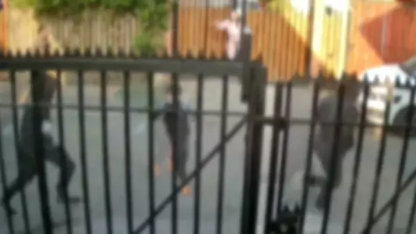 "Se llevaron su alcancía": niños enfrentan y persiguen a ladrones en Maipú Un grupo de niños que jugaba a la pelota en un pasaje logró ahuyentar a dos delincuentes que entraron a robar a una casa del sector.