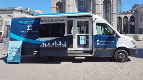 Buses de la Justicia: más de 186 mil personas recibieron orientación en terreno La instancia del Poder Judicial busca acercar la justicia a las personas y facilitar el acceso a orientación especializada.