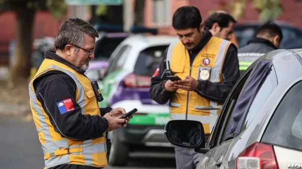 Restricción vehicular: revisa las patentes que no podrán circular este miércoles 24 de junio La medida regirá de lunes a viernes, a excepción de feriados, entre las 07:30 y 21:00 horas en las calles de la provincia de Santiago y en las comunas de San Bernardo y Puente Alto.