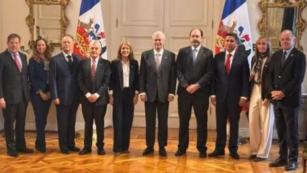 CPC presenta batería de propuestas proempleo a Presidente Kast en La Moneda El gran empresariado se reunió con el Mandatario para acelerar proyectos trabados y agilizar la tramitación de permisos, buscando revertir la debilidad laboral de los últimos años.