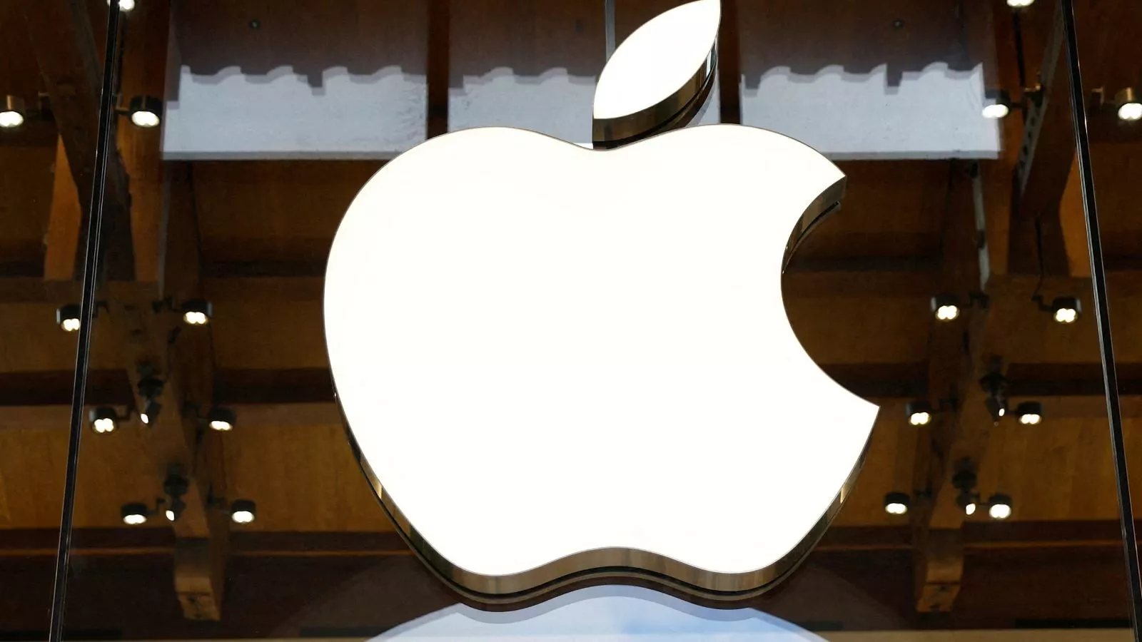 Logo de Apple en el frontis de un edificio