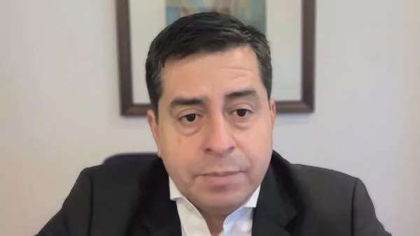 "Está lejos de cumplir los objetivos": senador Araya por aprobación en general de Megarreforma "El gobierno de Kast tiene que entender que esto está lejos de cumplir los objetivos que el Presidente espera, que son generar inversión, estabilidad y ser una señal a los mercados", expresó el senador Pedro Araya.