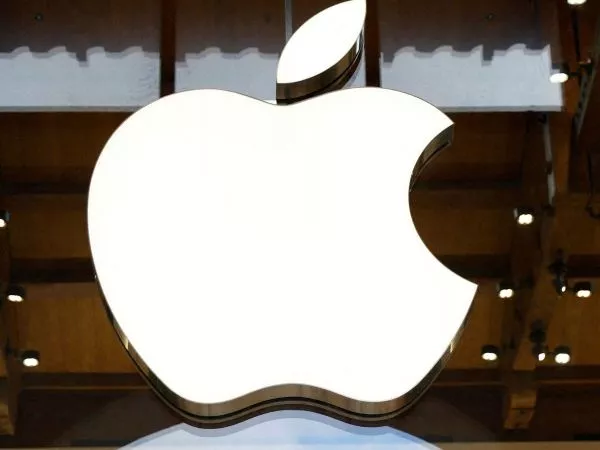 Logo de Apple en el frontis de un edificio