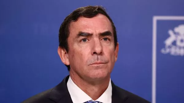 Ministro Rabat analiza la posibilidad de realizar cambios en Ley de Responsabilidad Penal Adolescente Ante la posibilidad de introducir cambios a la iniciativa, el secretario de Estado aseveró que "es una cuestión seria que debe analizarse también con mirada de reinserción".