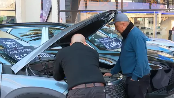 1 de cada 2 autos nuevos en Chile son de origen chino En nuestro país el protagonismo de los autos de origen chino, cada vez gana más terreno. Actualmente casi la mitad de los vehículos nuevos que se venden provienen del gigante asiático. Una cifra que incluso podría seguir creciendo. Pero ¿a qué se debe el boom de estos modelos?