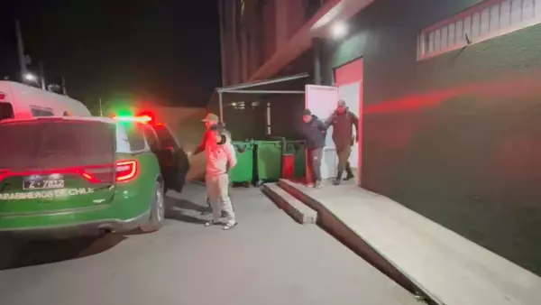 Carabineros sorprende venta de droga: decomisan cocaína y más de $8 millones El procedimiento dejó siete personas detenidas y permitió incautar más de dos kilos de clorhidrato de cocaína durante un patrullaje preventivo en Peñaflor.