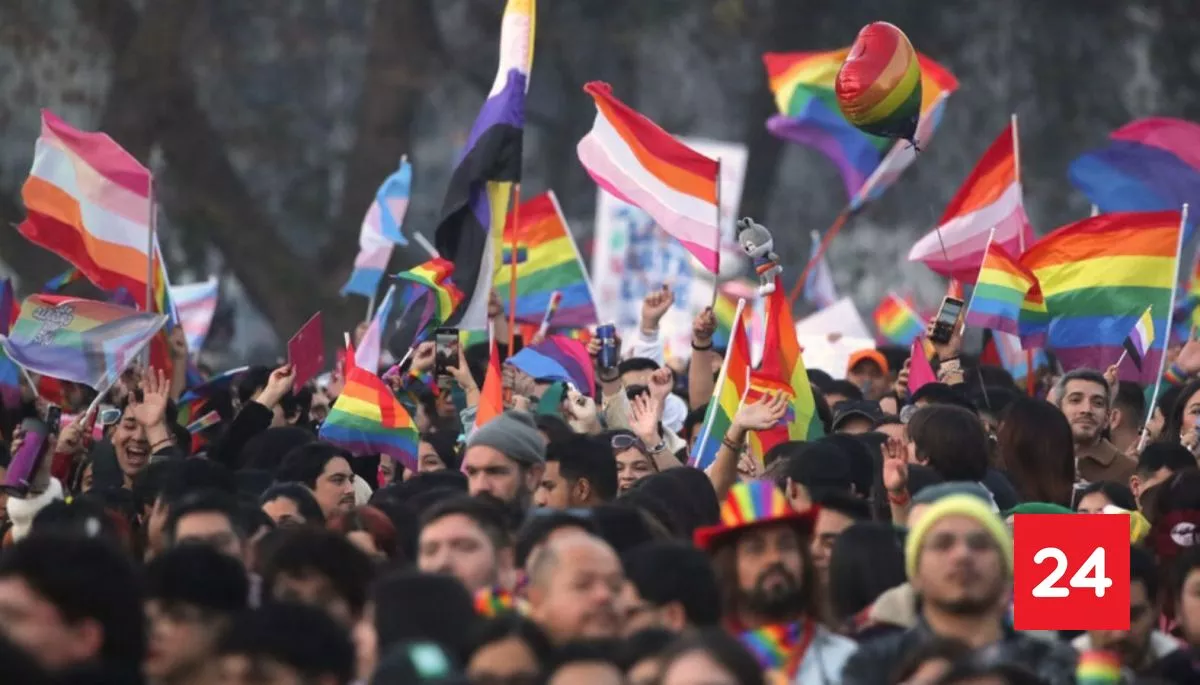 Marcha del Orgullo 2026: revisa los cortes de calles, desvíos de tránsito y horarios en Santiago