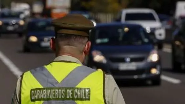 Balance por fin de semana largo: 28 detenidos y 1 fallecido en accidente de tránsito Desde Carabineros reportaron que hasta la medianoche del viernes más de 140 mil vehículos salieron de la región Metropolitana.