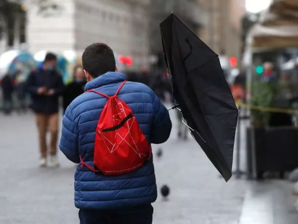 Alerta por fuertes vientos en tres regiones: rachas llegarían hasta los 100 km/h
