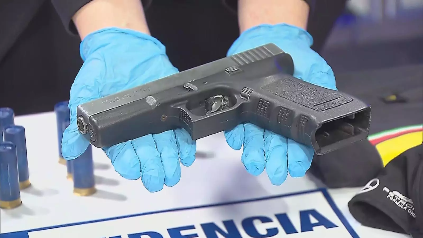 Pistola incautada a banda desarticulada por la PDI