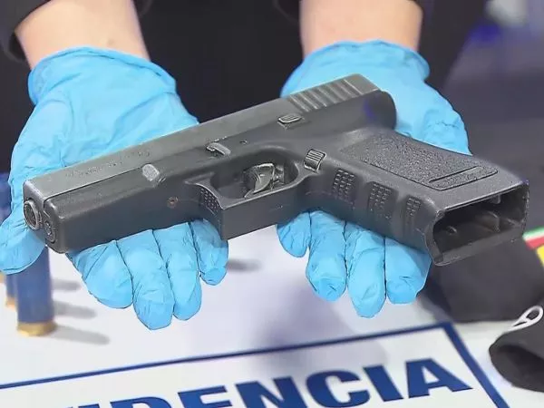 Pistola incautada a banda desarticulada por la PDI