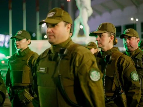 Carabineros abre ofertas de trabajo con sueldos de hasta $2,3 millones