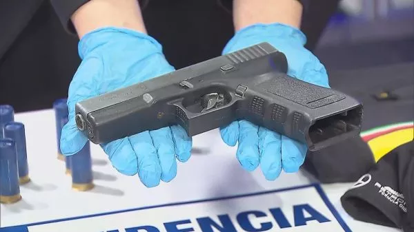 Pistola incautada a banda desarticulada por la PDI