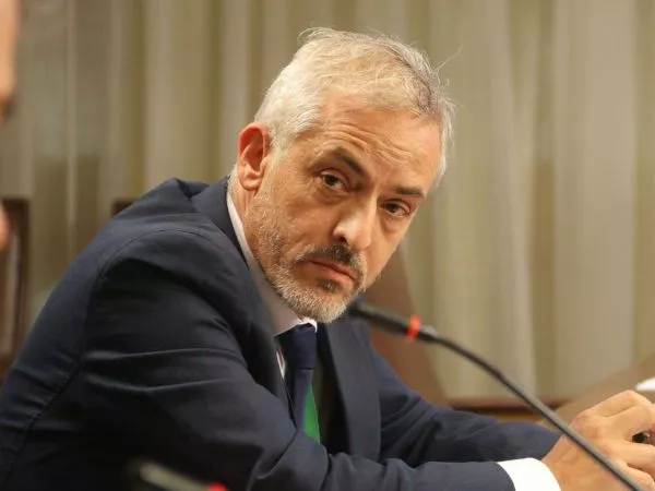 Caso niños haitianos: Diputados RN denuncian a Luis Thayer por prevaricación administrativa