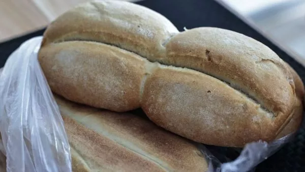 Panaderos chilenos responden a Bolivia por disputa sobre la marraqueta