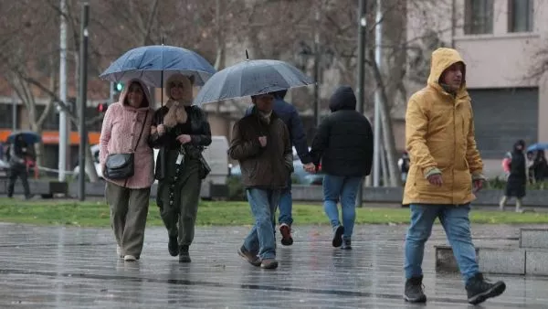Vuelve lluvia a Santiago: emiten aviso por precipitaciones en la Región Metropolitana